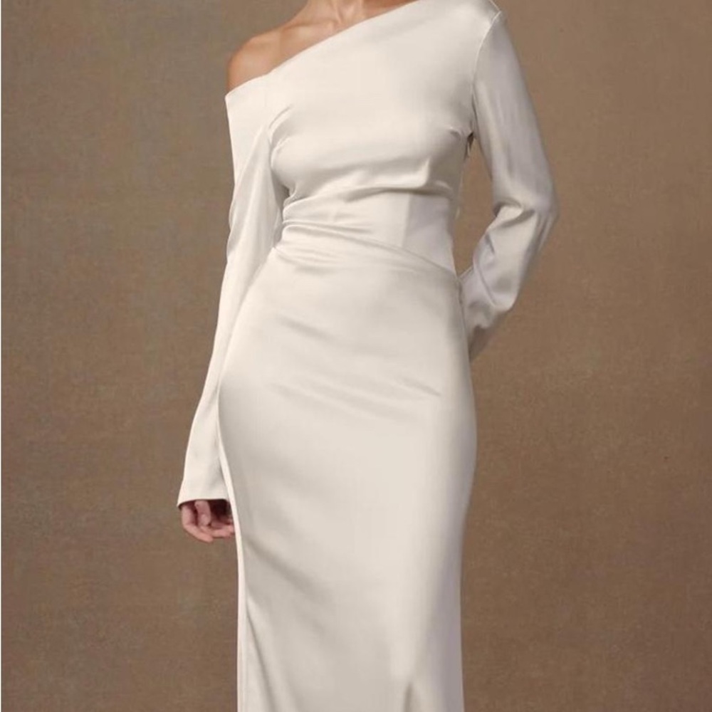 Avery
Long Sleeve Maxi Dress - Ivory